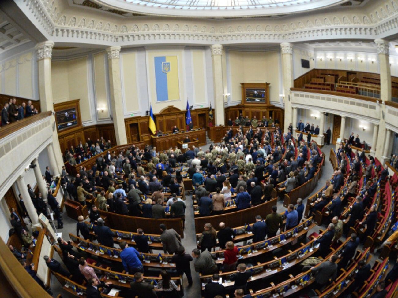 Раду поповнять двоє нових нардепів. Хто вони і чим відомі - Гордон
