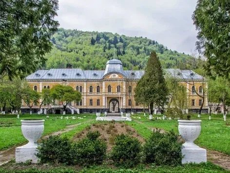 Палац Гредлів частково відкрили для туристів у Сколе