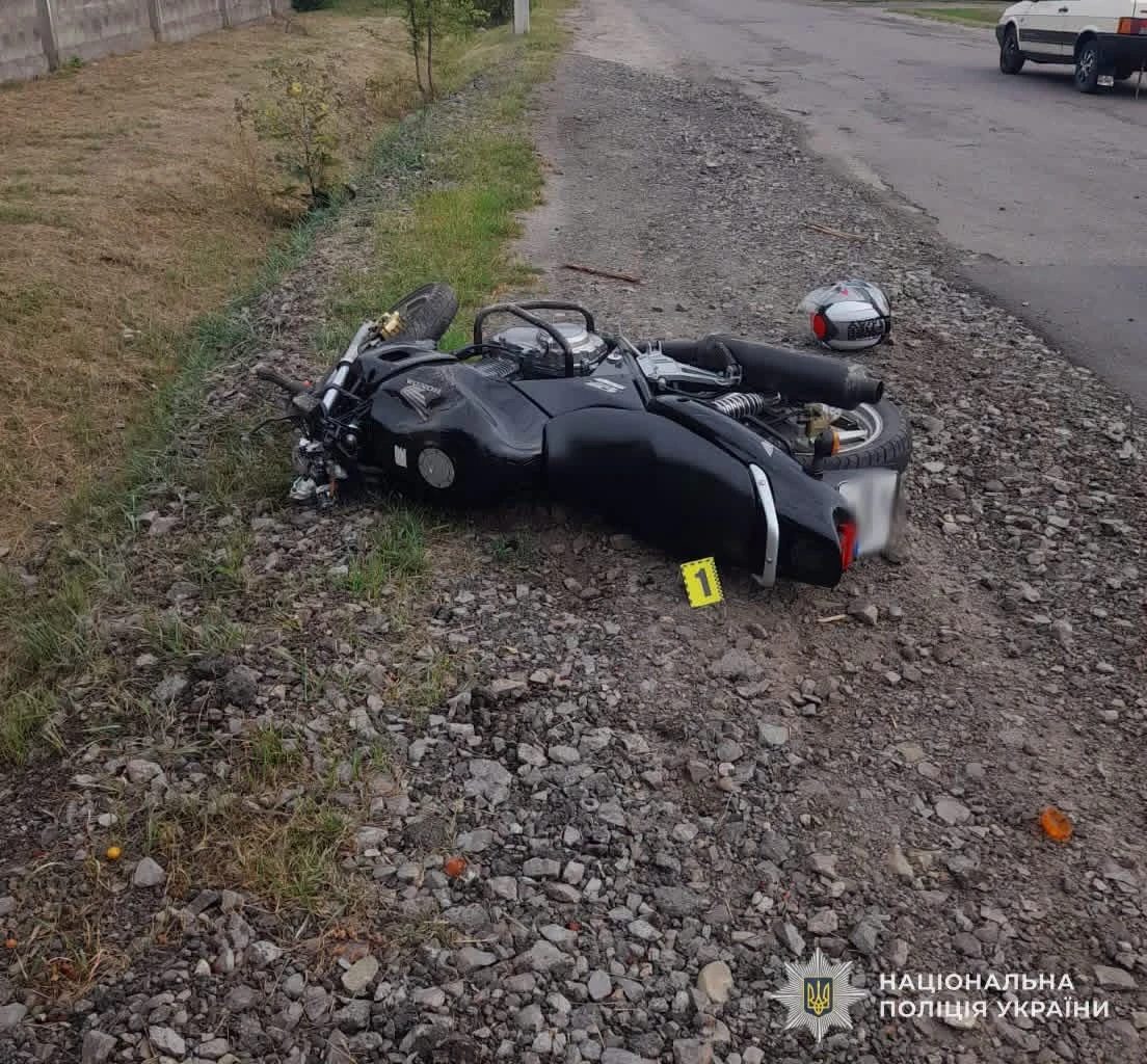 У Радехові мотоциклістка збила пішохода