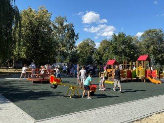 У Стрию відкрили інклюзивний дитячий майданчик