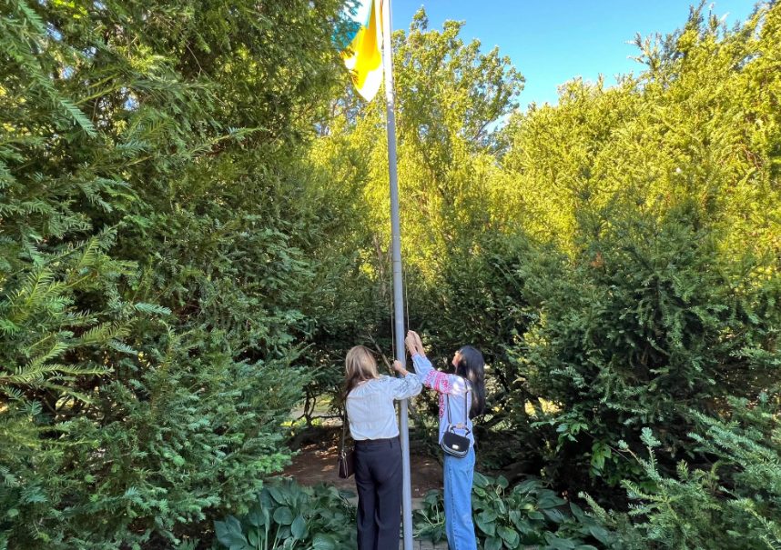 У Моршині родина зниклого воїна підняла прапор