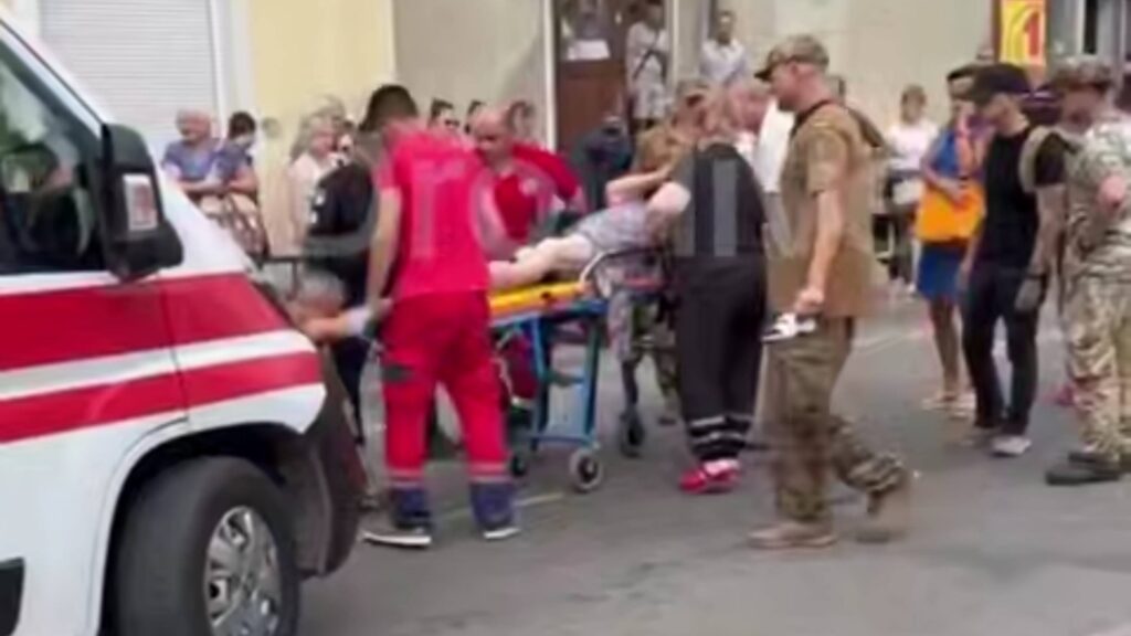 На вулиці Орлика автомобіль наїхав на жінку
