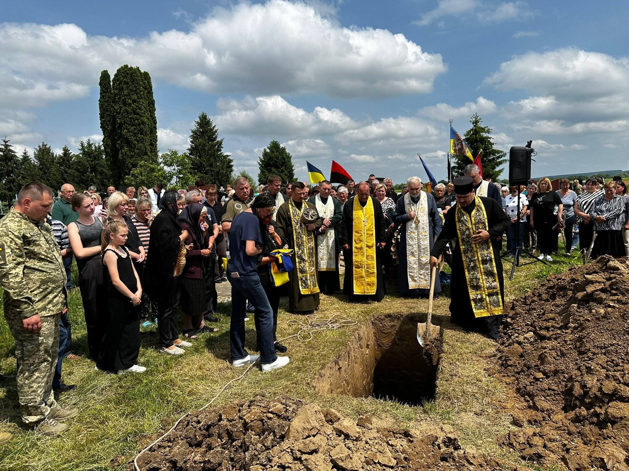 Громада села Подорожнє попрощалася із Віталієм Гнидиним