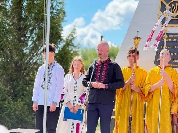 У Новій Скваряві відкрили меморіальні таблиці загиблим захисникам