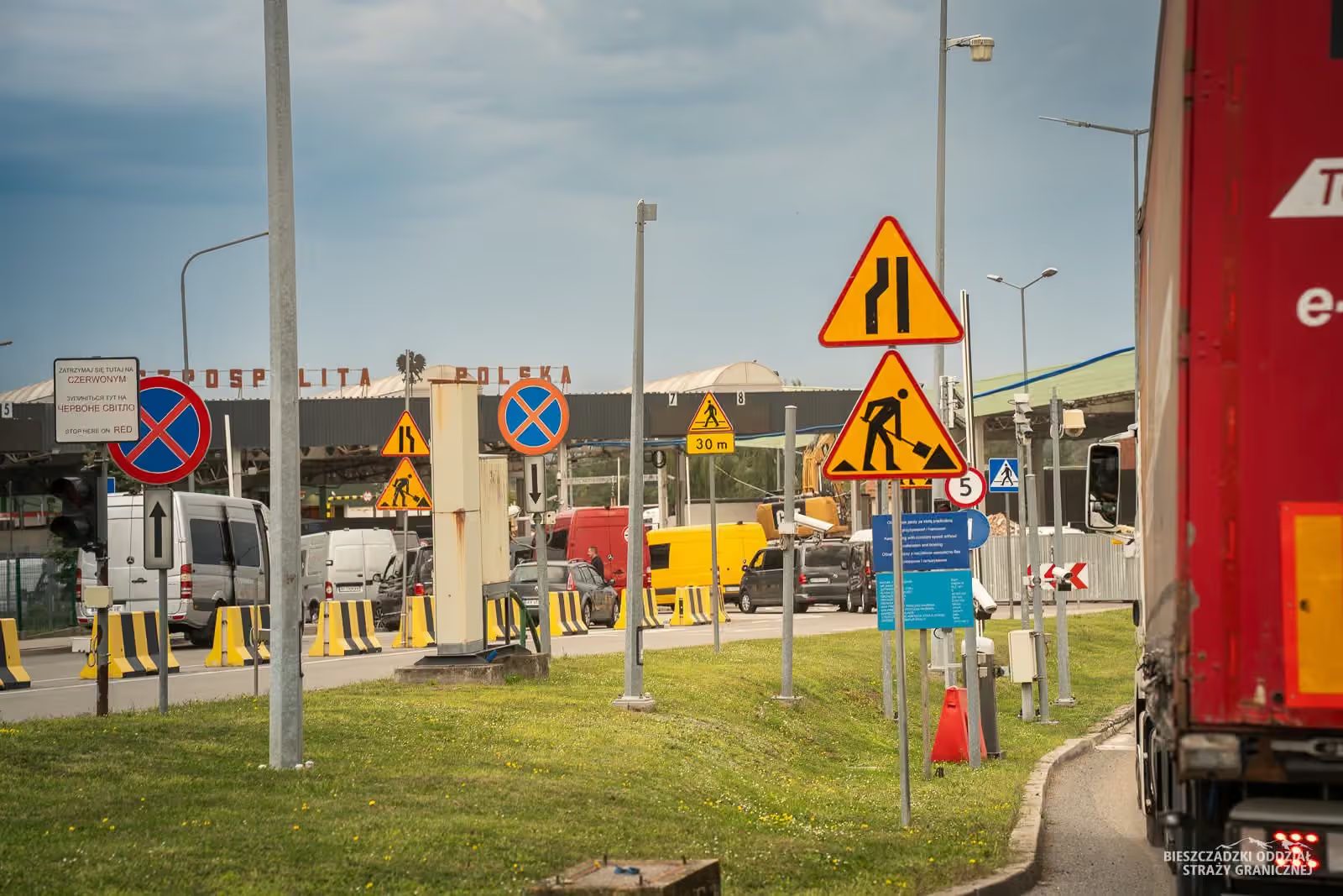 Обмежено рух автобусів до Польщі через реконструкцію