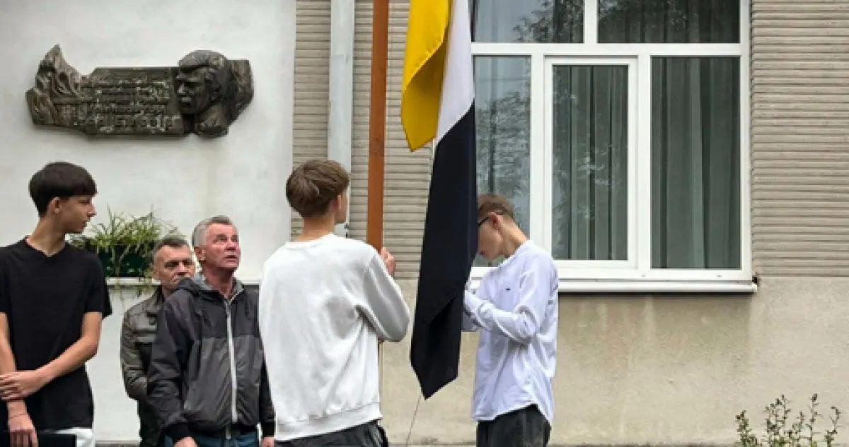 У Радехівській громаді підняли Прапор Надії.