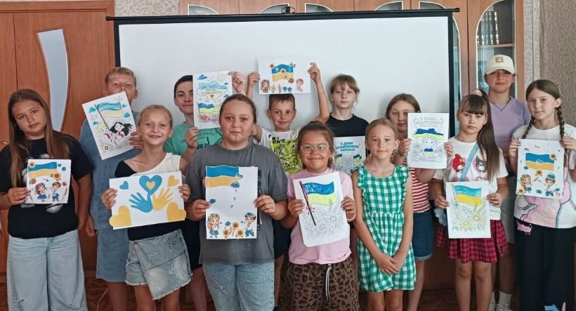 У Моршинській бібліотеці створили велике серце з метеликів