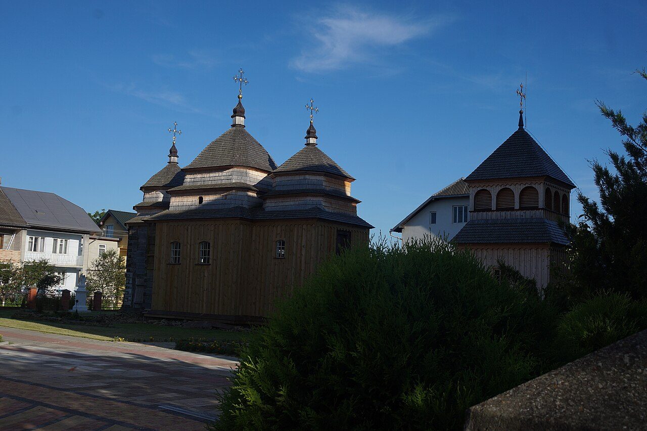 Музей ікон у дерев'яній церкві Покрови (1817)