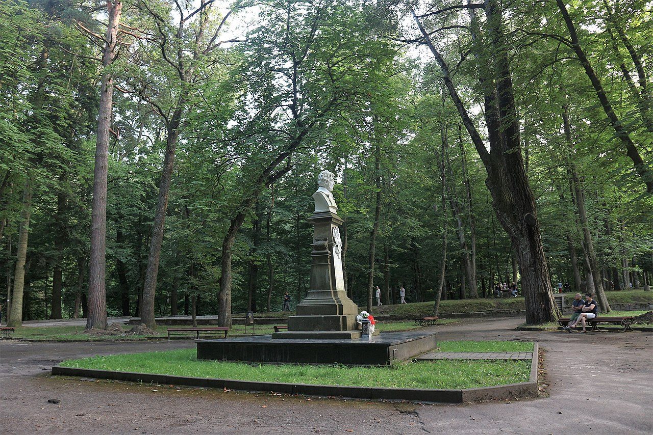 Пам'ятник Адаму Міцкевичу і сквер «Адамівка»