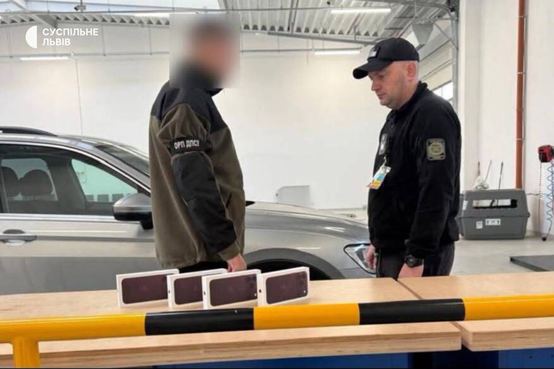 Під час перевірки на кордоні з Польщею виявили нелегальні смартфони.