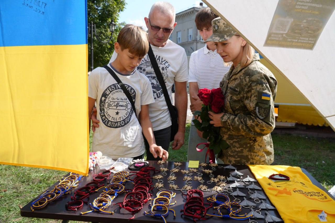 На благодійному заході в Шептицькому зібрали 408 138 гривень на медичні машини